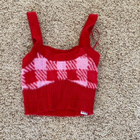 Bershka Tops - Bershka fluffy red houndstooth crop top